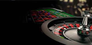 Squaiy တိုက်ရိုက်ကာစီနို HD Live Stream မြန်မာဒီလာနှင့် Baccarat ကစားနေသောမြင်ကွင်း